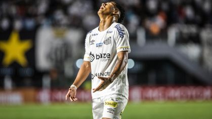 Ângelo lamenta chance perdida em Santos x San Lorenzo
