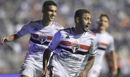 Wellington Rato comemora o gol da classificação do São Paulo sobre o Ituano
