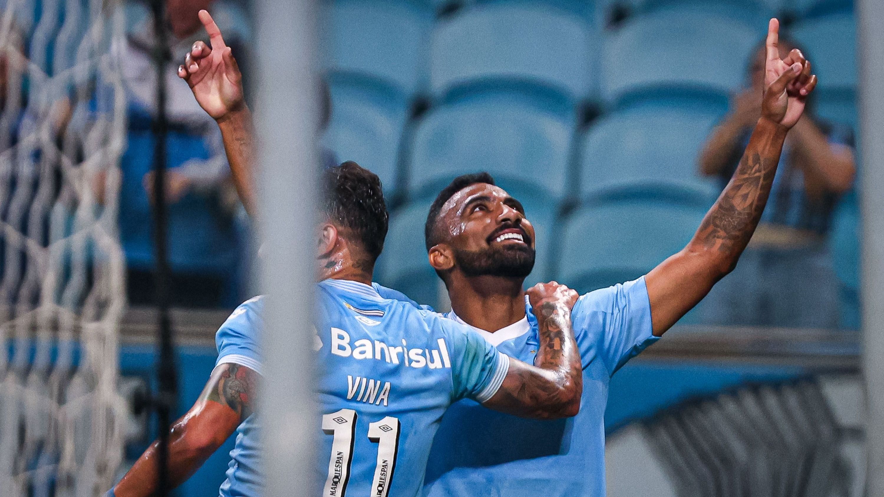Everton Galdino marcou no fim e garantiu a vaga do Grêmio