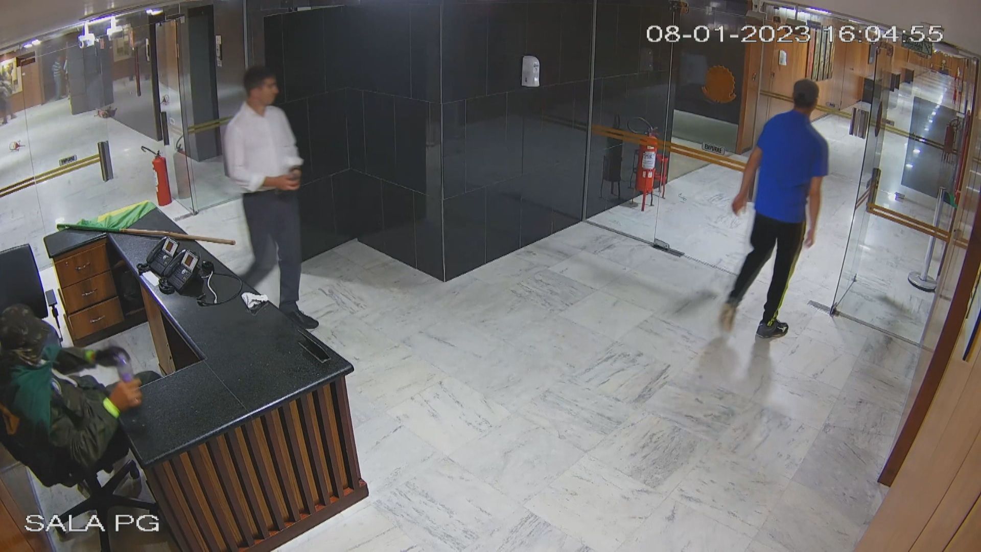 Militar do Exército flagrado ao lado de invasores durante os atos de 8 de janeiro em Brasília