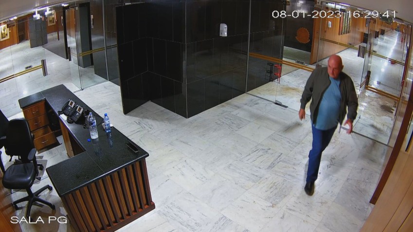 Câmeras mostram ministro do GSI no Palácio do Planalto. / Reprodução/CNN