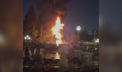 Dragão de 10 metros pega fogo em parque da Disney na Califórnia; veja vídeo