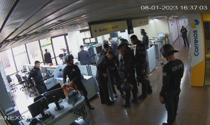 Imagens do 8 de janeiro no Palácio do Planalto mostram tropa do Gabinete de Segurança Institucional (GSI) rindo em meio ao ataque