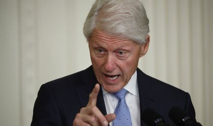 Ex-presidente dos EUA Bill Clinton recebe alta após ser internado com febre