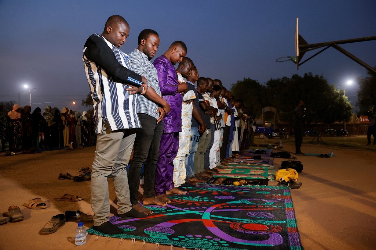 Reunião entre cristãos e muçulmanos em Burkina Faso busca promover a tolerância durante o Ramadã