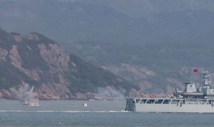 China simula ataque a Taiwan em 2° dia de exercícios militares 