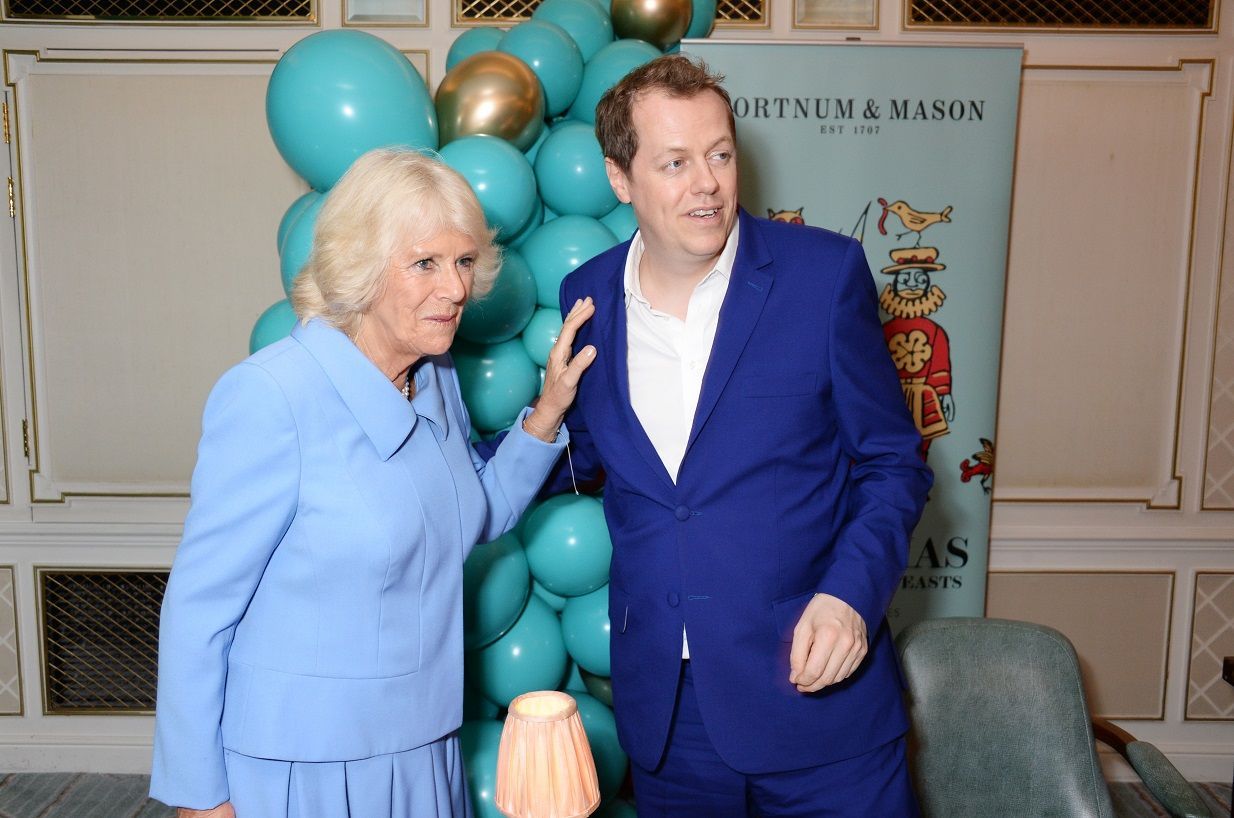 Imagem de destaque do post: Filho da Rainha Camilla rebate insinuações: "ela se casou com a pessoa que amava" 