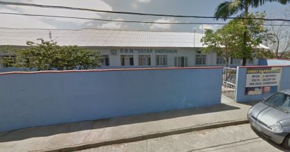 Fachada de escola municipal em Blumenau (SC)