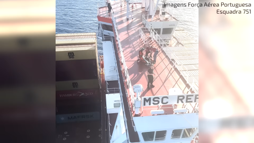 Adolescente de 17 anos é resgatada em Portugal após ficar 20 horas desaparecida no mar; veja vídeo