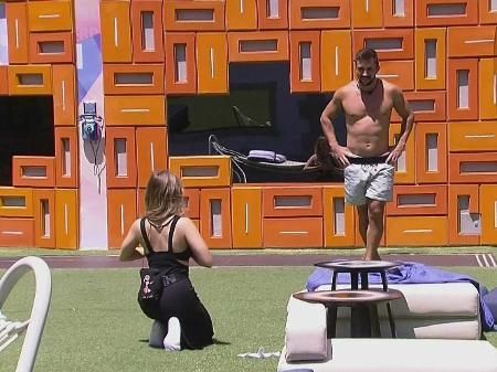 Carla Diaz pede Arthur em namoro durante confinamento / Reprodução/TV Globo