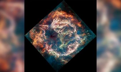 Telescópio Webb captura "monstro verde" dentro de uma jovem supernova