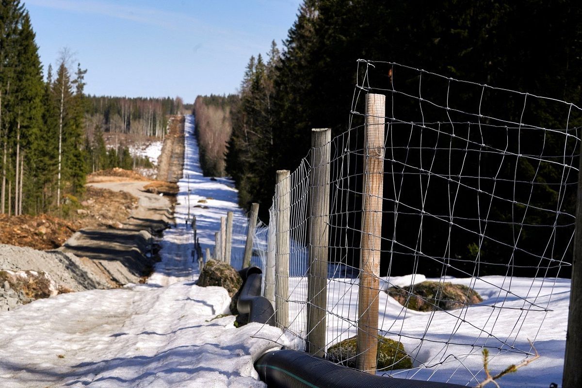 Cerca na fronteira com a Rússia em Pelkola, Finlândia