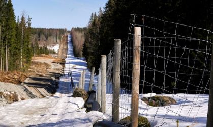 Após aderir à Otan, Finlândia inicia construção de cerca na fronteira com a Rússia 