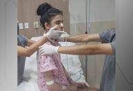 Mãe compartilha evolução no tratamento de filha que cheirou pimenta