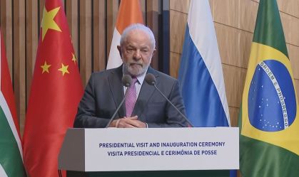 Lula critica uso do dólar e defende moeda única para transações entre países dos Brics