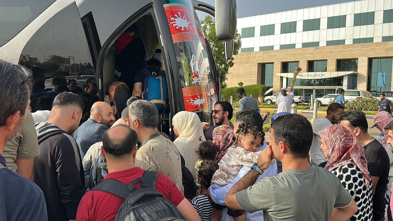 Evacuation of Turkish citizens in Sudan begins