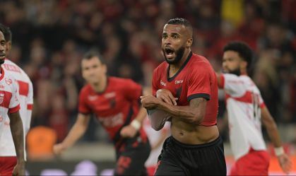 Alex Santana foi o herói do Furacão em Curitiba