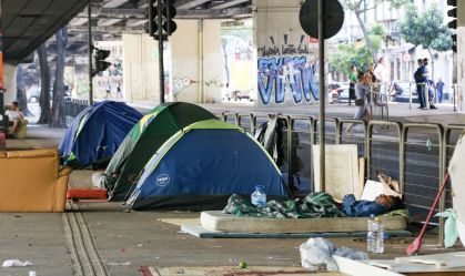 Morador de rua é absolvido após prisão injusta por furto no interior de SP