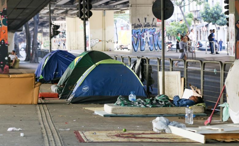 Moradores em situação de rua, debaixo do Minhocão, em São Paulo (SP) - 03/04/2023 / TOMZÉ FONSECA/FUTURA PRESS/ESTADÃO CONTEÚDO