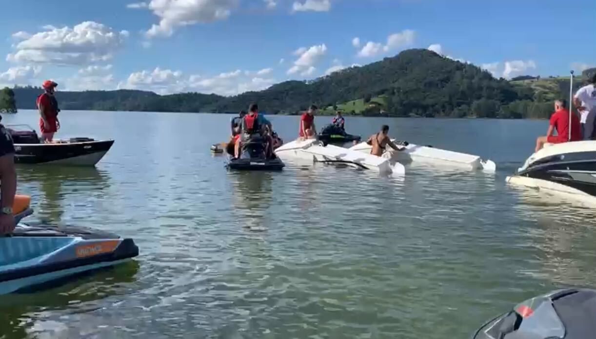 Hidroavião cai em represa no interior de São Paulo