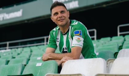 Joaquín com a braçadeira de capitão do Betis