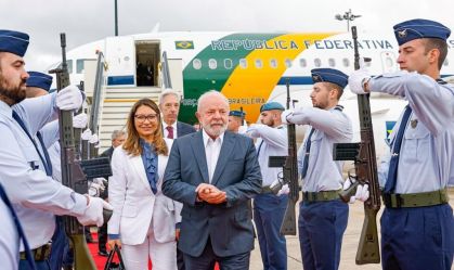Presidente Luiz Inácio Lula da Silva (PT) e a primeira-dama Janja da Silva em chegada a Portugal nesta sexta-feira (21).
