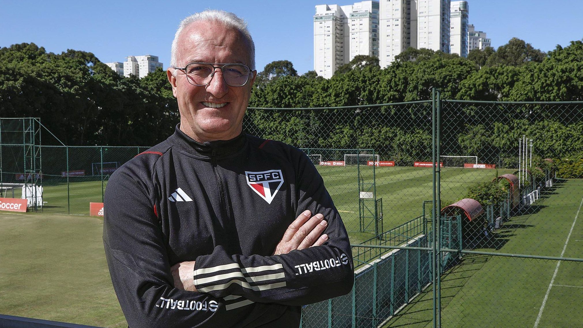 Dorival Júnior foi apresentado pelo São Paulo nesta sexta-feira (21)