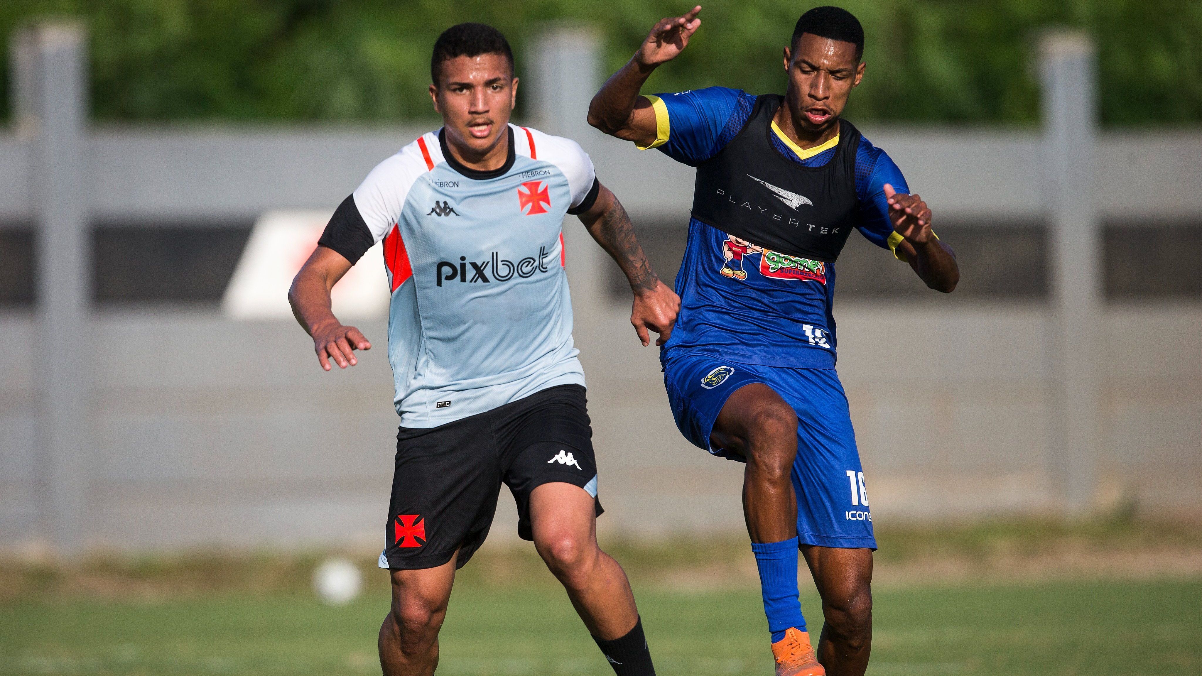 Volante Mateus Carvalho marcou para o Vasco em jogo-treino