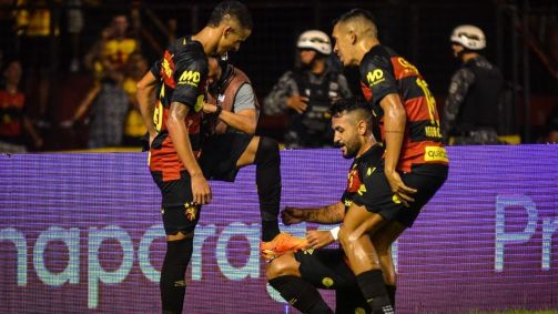 Wanderson lustra a chuteira de Luciano Juba após o segundo gol do Sport