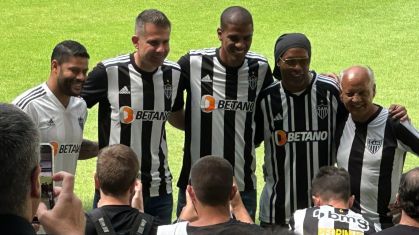 Ronaldinho Gaúcho e outros ídolos do Galo visitam Arena MRV