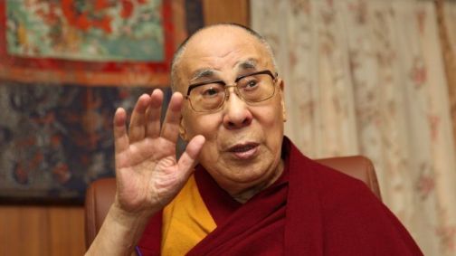 O líder espiritual tibetano Dalai Lama fala durante o lançamento do livro 'Gandhi and Health @ 150' que lançou em Mcleod Ganj em 20 de março de 2019 em Dharamshala, Índia.