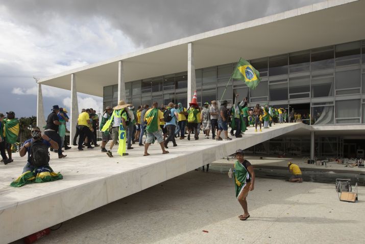 Invasão ao prédio do Supremo Tribunal Federal (STF) durante os atos criminosos de 8 de janeiro em Brasília / Joedson Alves/Anadolu Agency via Getty Images