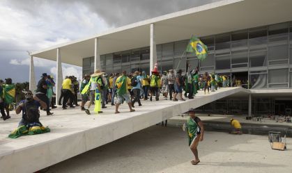 Atlas/Bloomberg: 51,2% são contra anistia; 46,9%, a favor