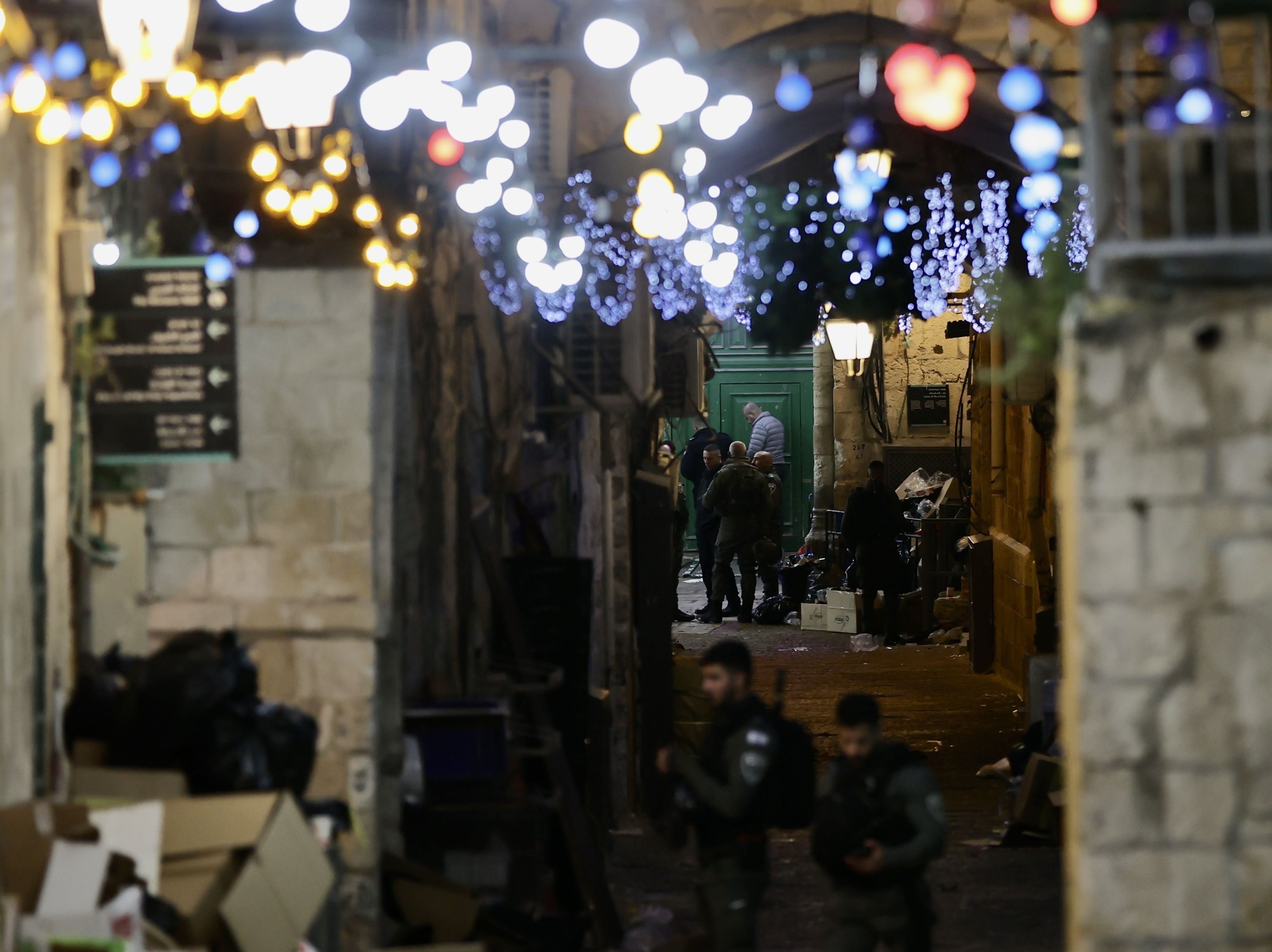 Polícia israelense atua na segurança de mesquita em Jerusalém após a morte de um homem no local