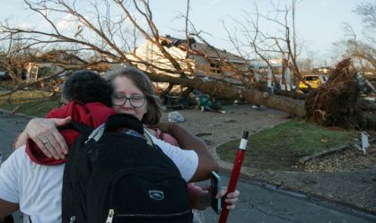 Sobe para 29 número de mortos por tornados e tempestades nos EUA