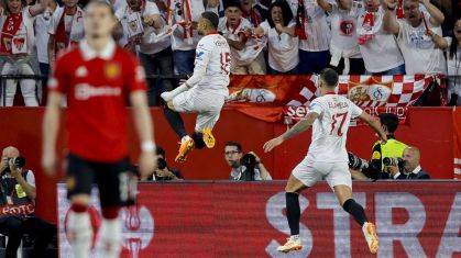 En-Nesyri e Lamela comemoram um dos gols do Sevilla
