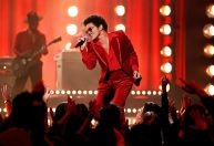 Bruno Mars cancela show em Israel e aguarda autorização para deixar o país