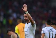 Corinthians confirma lesão, e Renato Augusto vai passar por artroscopia