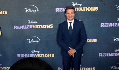 Jeremy Renner já faz exercícios com as pernas e usa esteira antigravidade em recuperação