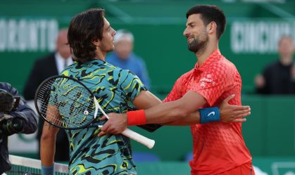 Italiano Lorenzo Musetti surpreendeu Novak Djokovic