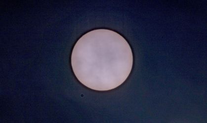 Eclipse solar híbrido