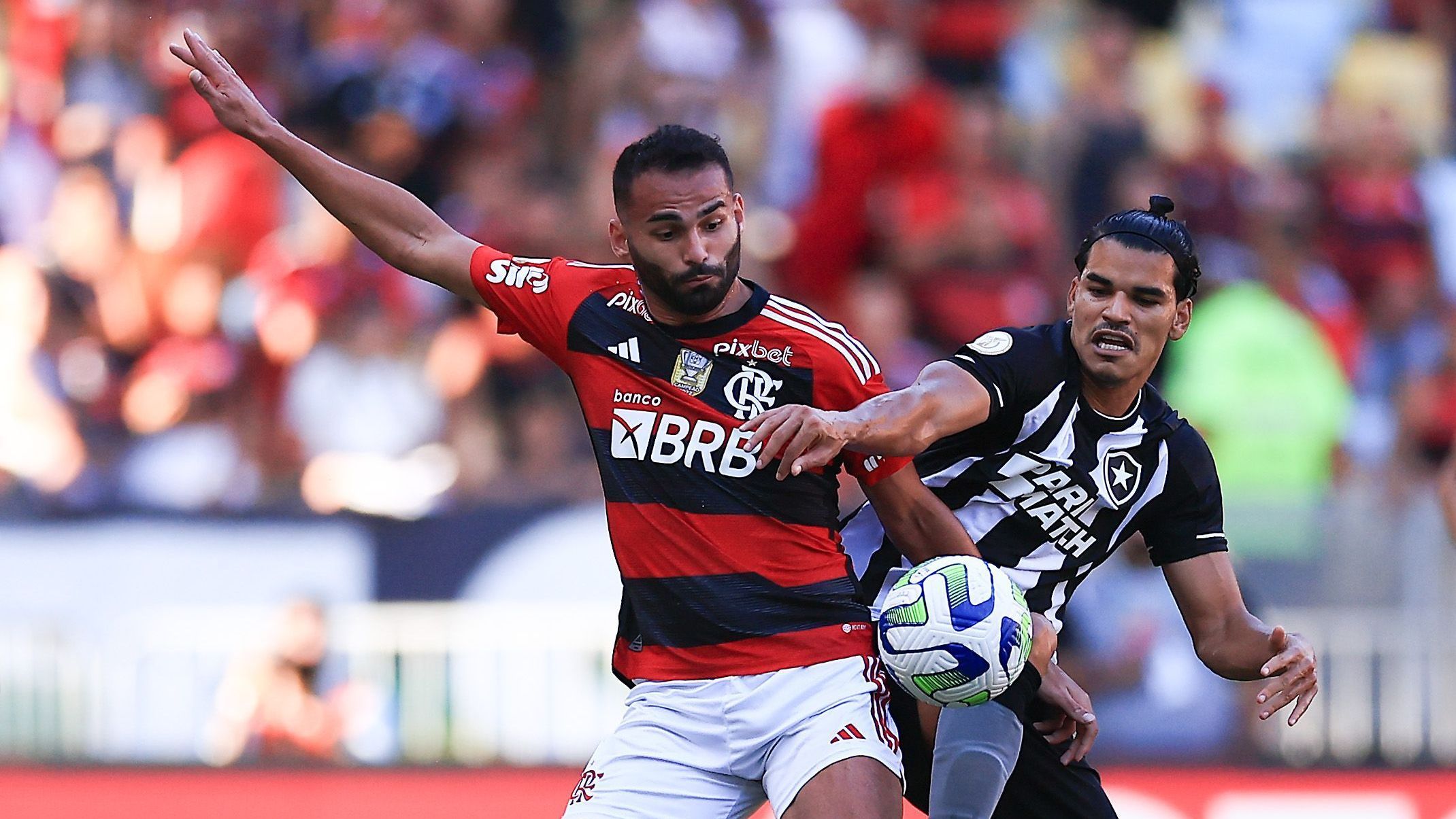 Thiago Maia em lance contra o Botafogo