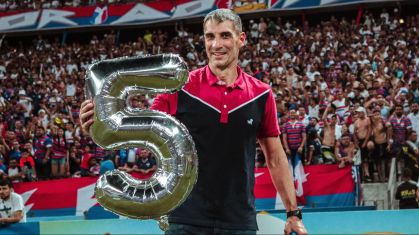 Vojvoda comemora título estadual do Fortaleza.