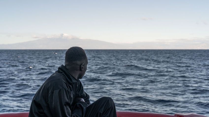 Número de imigrantes que tentam cruzar o Mediterrâneo rumo à Europa continua crescendo / Vincenzo Circosta/Anadolu Agency via Getty Images