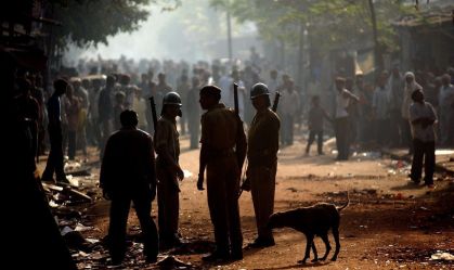 Tribunal da Índia absolve 69 hindus do assassinato de 11 muçulmanos