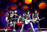 Gene Simmons, baixista do Kiss, passa mal e show em Manaus é interrompido
