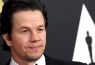 Mark Wahlberg volta ao local de seu primeiro emprego e emociona funcionários