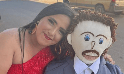 Meirivone Rocha Moraes casou-se com o boneco de pano Marcelo em dezembro de 2021