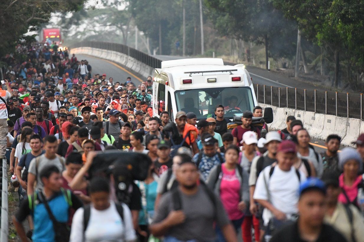 Thousands of migrants start caravan through Mexico