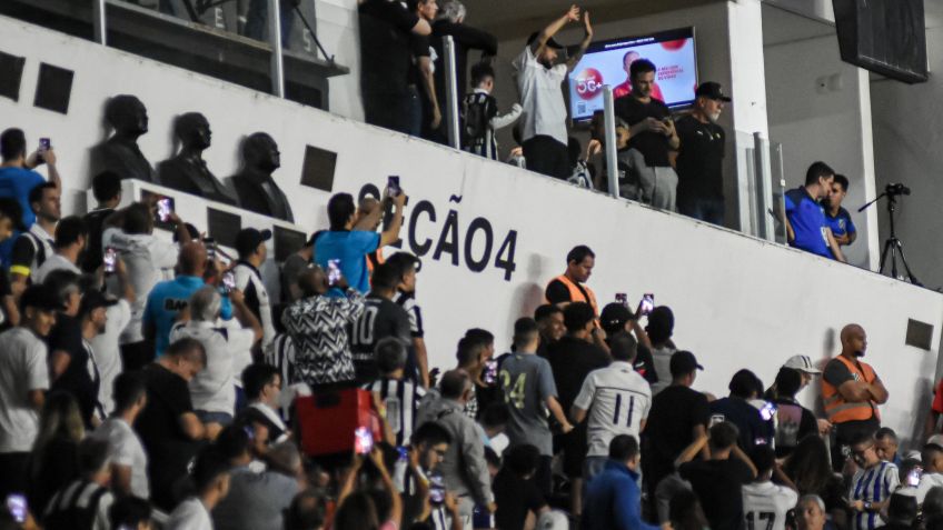 Neymar assiste ao empate do Santos em camarote na Vila Belmiro / JOTA ERRE/AGÊNCIA O DIA/AGÊNCIA O DIA/ESTADÃO CONTEÚDO